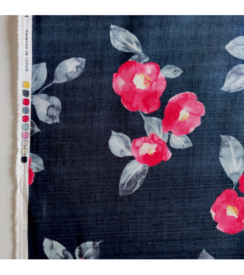 Tela de dobby japonés "Tsubaki aquarelle" en azul muy oscuro.