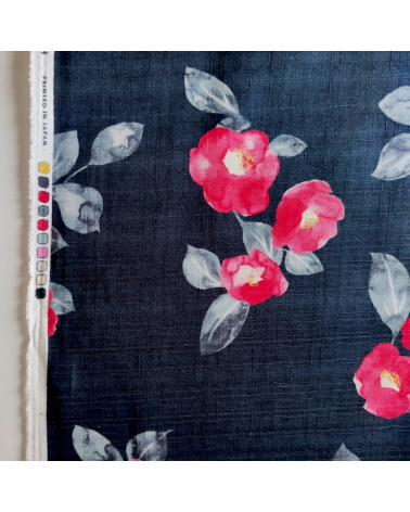 Tela de dobby japonés "Tsubaki aquarelle" en azul muy oscuro.