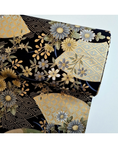 Tela japonesa  algodón 100% "Sensu to Hana" (abanicos y flores) en negro.