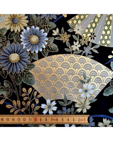 Tela japonesa  algodón 100% "Sensu to Hana" (abanicos y flores) en negro.