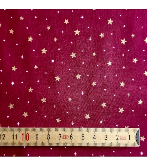 Tela japonesa de estrellitas doradas sobre fondo rojo guinda