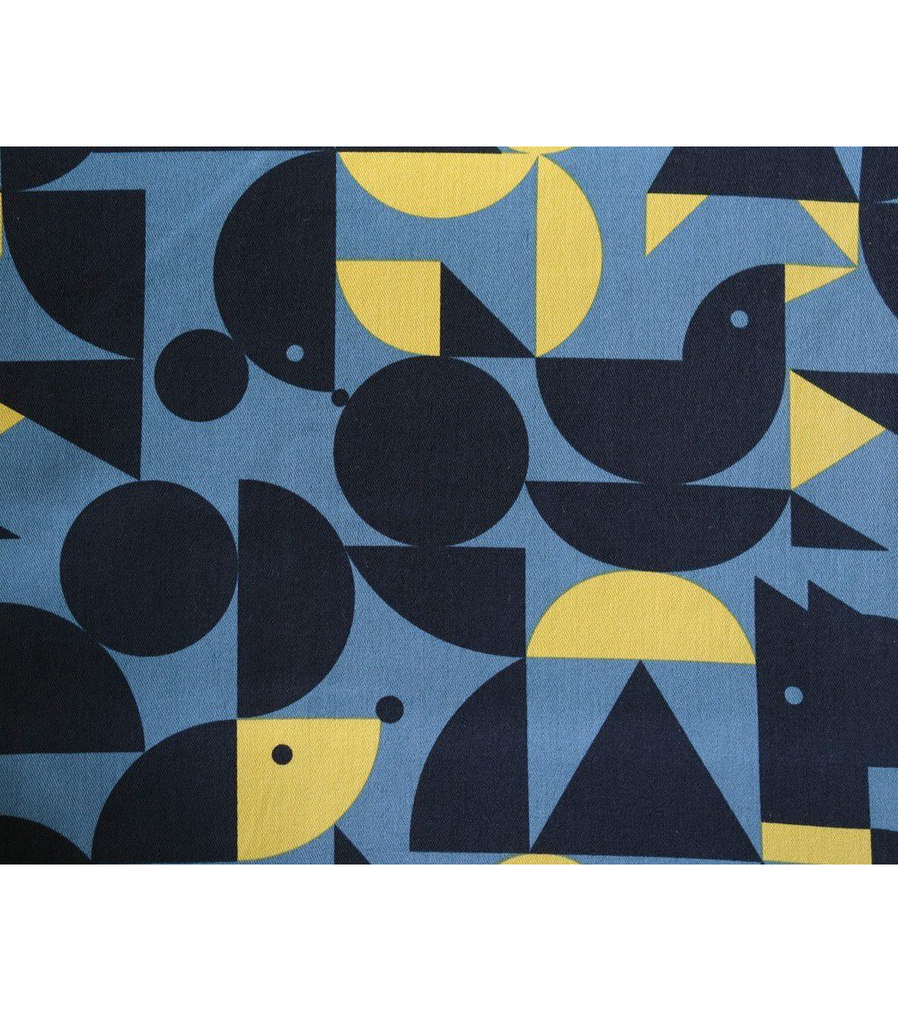 Tela japonesa. Geometría con animales ocultos en azul plomo y amarillo