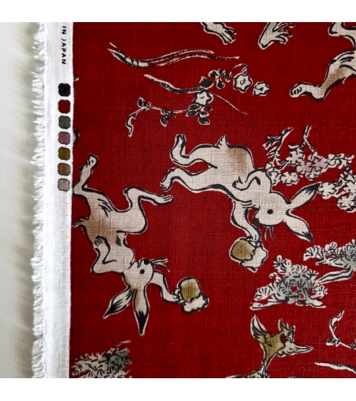 Tela japonesa "Choju-giga" con fondo rojo guinda, en dobby de algodón 100%.