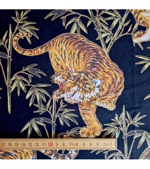 Tela japonesa "Tigres y bambú", con detalles en oro, en negro