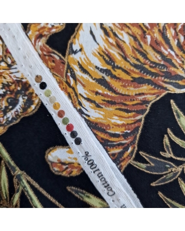 Tela japonesa "Tigres y bambú", con detalles en oro, en negro
