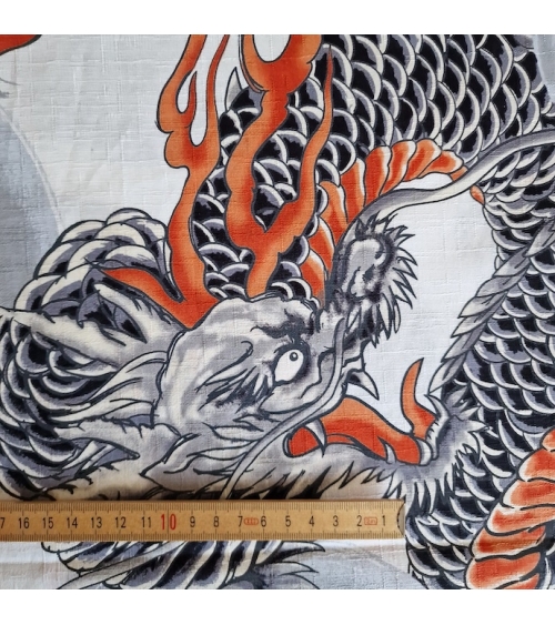 Tela dobby japonés Dragones grandes en blanco. UNIDAD 60CM
