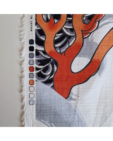 Tela dobby japonés Dragones grandes en blanco. UNIDAD 60CM