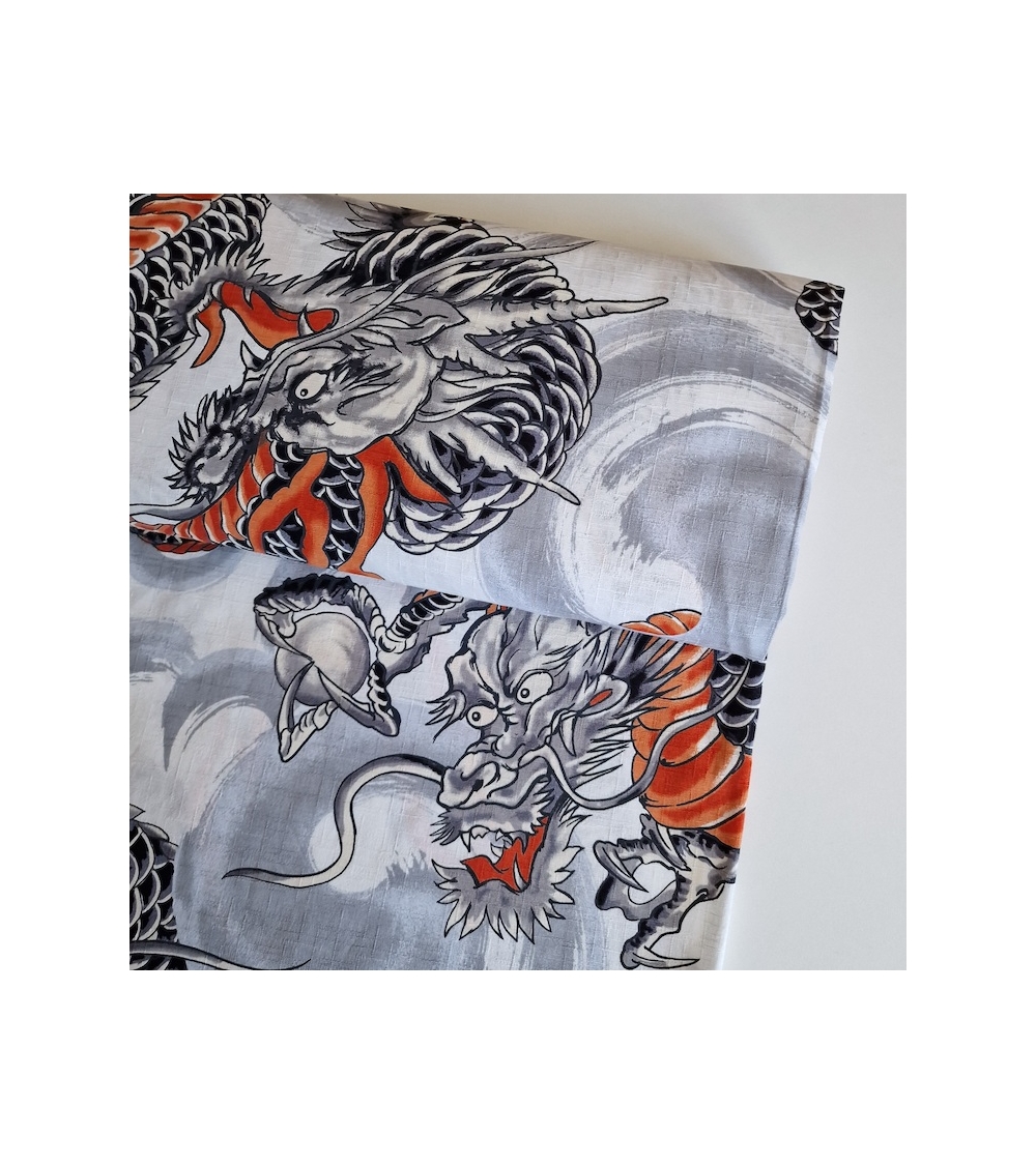 Tela dobby japonés Dragones grandes en blanco. UNIDAD 60CM