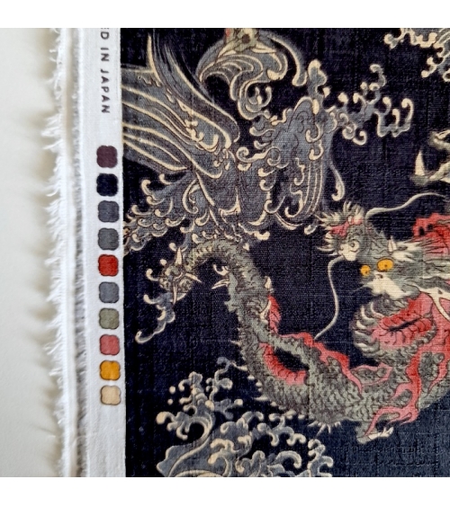 Tela dobby japonés Dragones pequeños y olas en negro.