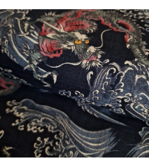 Tela dobby japonés Dragones pequeños y olas en negro.