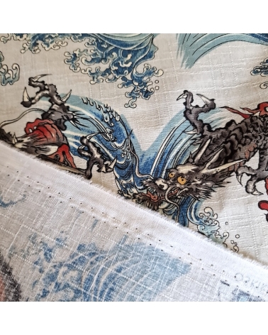 Tela dobby japonés Dragones pequeños y olas en blanco azulado.