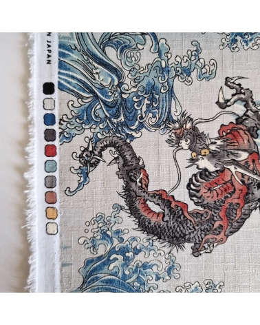 Tela dobby japonés Dragones pequeños y olas en blanco azulado.