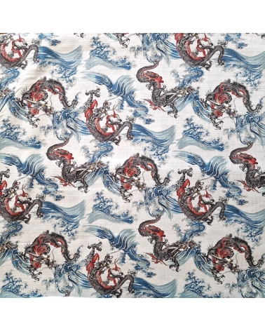 Tela dobby japonés Dragones pequeños y olas en blanco azulado.