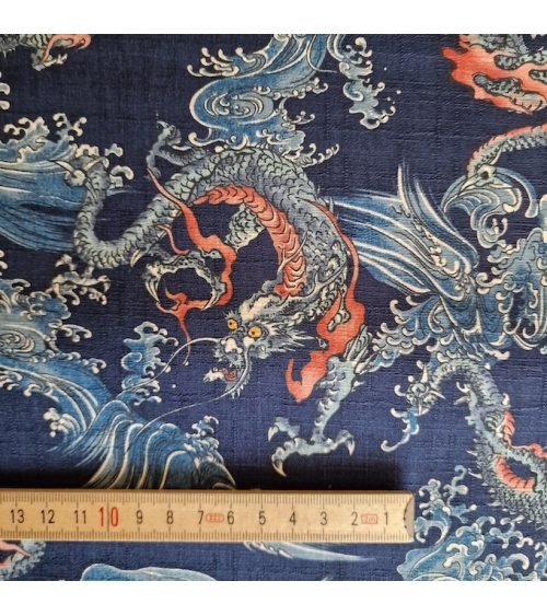 Tela dobby japonés Dragones pequeños y olas en azul.