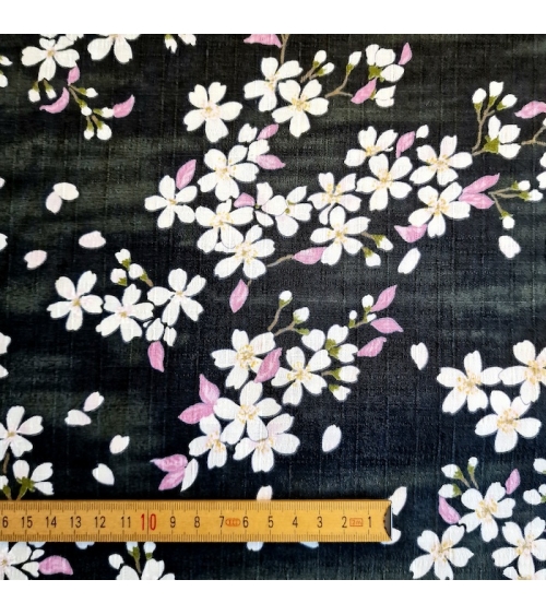 Tela japonesa "Sakuras" con fondo negro, en dobby de algodón