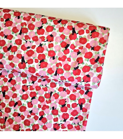 Japanese fabric "Kuro neko to tsubaki" (Black cat and camellias) with ivory background in 100% cotton