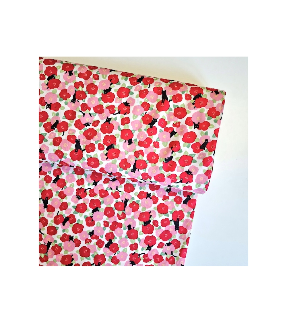 Japanese fabric "Kuro neko to tsubaki" (Black cat and camellias) with ivory background in 100% cotton