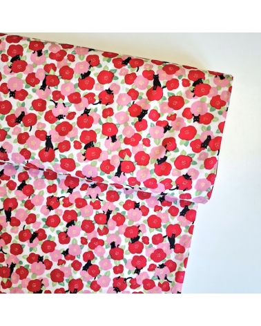 Japanese fabric "Kuro neko to tsubaki" (Black cat and camellias) with ivory background in 100% cotton