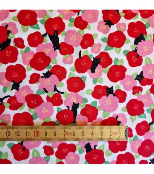 Japanese fabric "Kuro neko to tsubaki" (Black cat and camellias) with ivory background in 100% cotton
