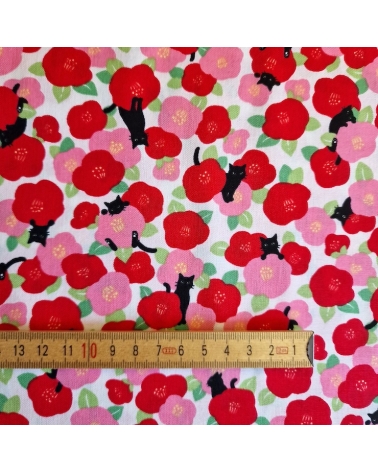Japanese fabric "Kuro neko to tsubaki" (Black cat and camellias) with ivory background in 100% cotton