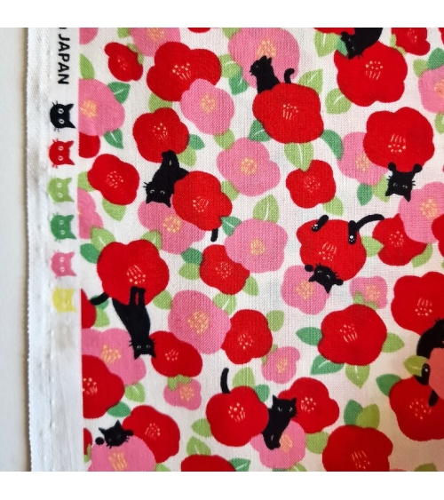 Japanese fabric "Kuro neko to tsubaki" (Black cat and camellias) with ivory background in 100% cotton