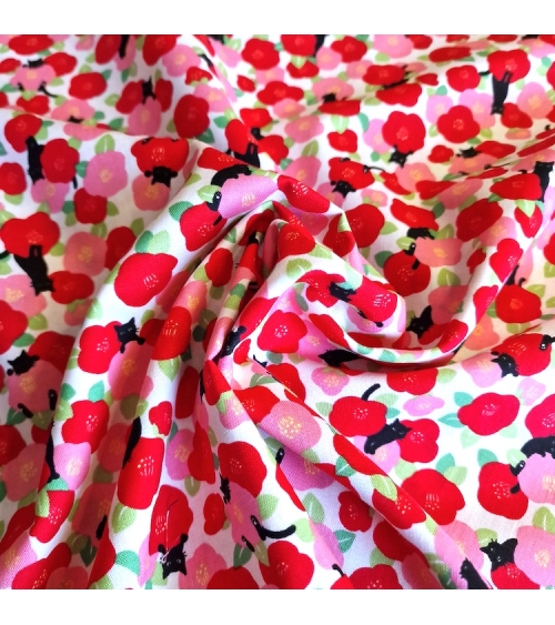Japanese fabric "Kuro neko to tsubaki" (Black cat and camellias) with ivory background in 100% cotton