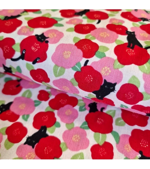 Japanese fabric "Kuro neko to tsubaki" (Black cat and camellias) with ivory background in 100% cotton