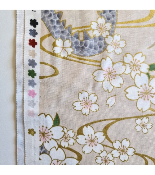 Tela japonesa "Ryu to sakura" (Dragón y flor de cerezo) en marfil. Algodón 100%