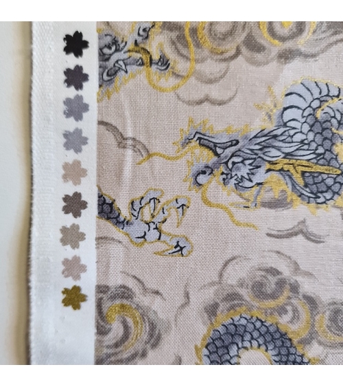 Tela japonesa "Dragones voladores" en marfil. Algodón 100%