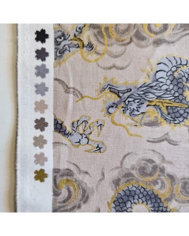 Tela japonesa "Dragones voladores" en marfil. Algodón 100%