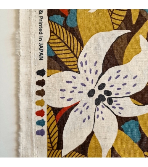 Tela japonesa algodón-lino con flores de lirio exótico en tostados