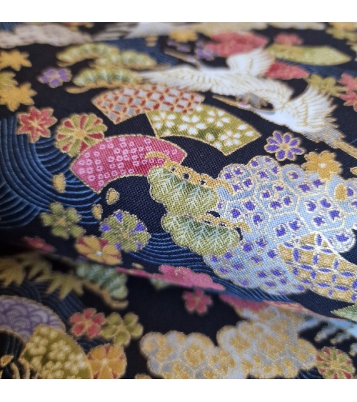 Tela Fantasía Japonesa con motivos mini sobre fondo negro.
