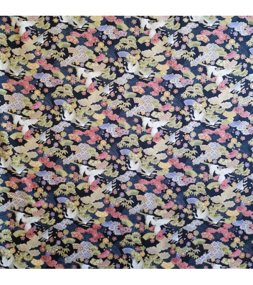 Tela Fantasía Japonesa con motivos mini sobre fondo negro.
