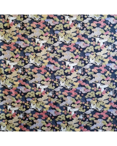 Tela Fantasía Japonesa con motivos mini sobre fondo negro.