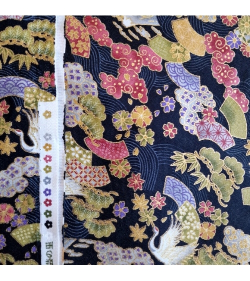 Tela Fantasía Japonesa con motivos mini sobre fondo negro.