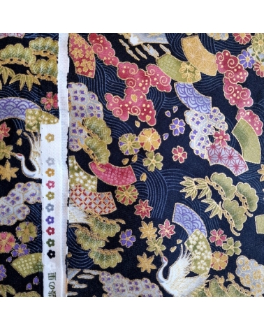 Tela Fantasía Japonesa con motivos mini sobre fondo negro.