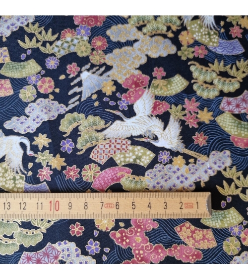 Tela Fantasía Japonesa con motivos mini sobre fondo negro.