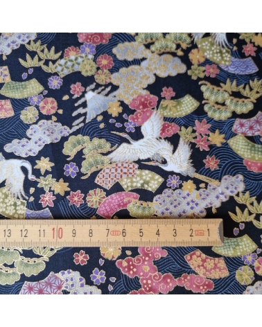 Tela Fantasía Japonesa con motivos mini sobre fondo negro.