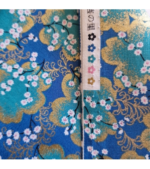 Tela japonesa "Ramas de sakura" en azul cobalto  y turquesa con detalles en oro