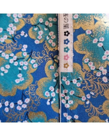 Tela japonesa "Ramas de sakura" en azul cobalto  y turquesa con detalles en oro