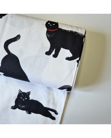 Tela de loneta japonesa. Gatos negros sobre fondo blanco.