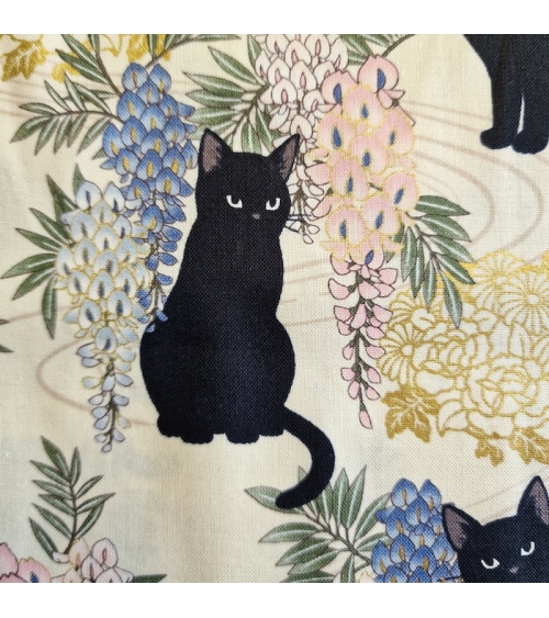 Tela japonesa. Gato negro con glicinias MINI en Marfil.