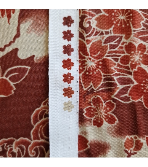 Tela japonesa "Tatoo: Fujisan to sakura" en rojo óxido.