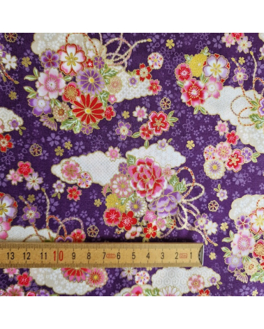 Tela japonesa de algodón de nubes y flores en violeta