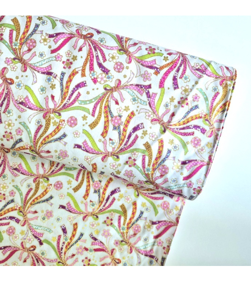 Small Tabane noshi and flowers on soft pearl grey